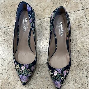 Perfect fabric pumps with gorgeous flowers. Dress up any outfit!! Like new